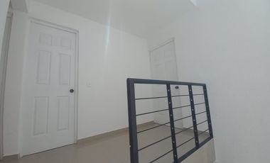 Casa en Renta Paseos del Bosque Corregidora, 3 habitaciones c/u con baño Sala de TV, Estudio o habitación planta baja.