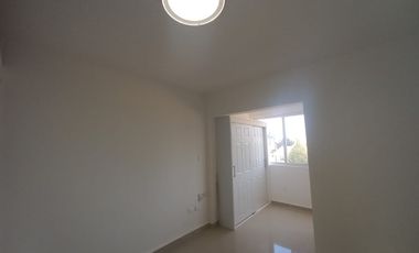 Casa en Renta Paseos del Bosque Corregidora, 3 habitaciones c/u con baño Sala de TV, Estudio o habitación planta baja.