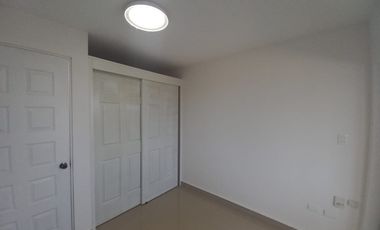 Casa en Renta Paseos del Bosque Corregidora, 3 habitaciones c/u con baño Sala de TV, Estudio o habitación planta baja.