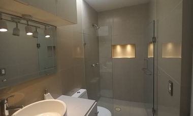 Casa en Renta Paseos del Bosque Corregidora, 3 habitaciones c/u con baño Sala de TV, Estudio o habitación planta baja.