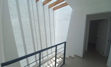Casa en Renta Paseos del Bosque Corregidora, 3 habitaciones c/u con baño Sala de TV, Estudio o habitación planta baja.