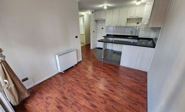 Arriendo departamento en Macul con 2 dormitorios, 1 baño, 2 estacionamientos y bodega, a pasos del metro Camino Agrícola, con áreas comunes completas