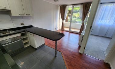Arriendo departamento en Macul con 2 dormitorios, 1 baño, 2 estacionamientos y bodega, a pasos del metro Camino Agrícola, con áreas comunes completas