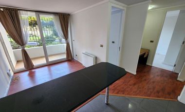 Arriendo departamento en Macul con 2 dormitorios, 1 baño, 2 estacionamientos y bodega, a pasos del metro Camino Agrícola, con áreas comunes completas