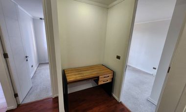Arriendo departamento en Macul con 2 dormitorios, 1 baño, 2 estacionamientos y bodega, a pasos del metro Camino Agrícola, con áreas comunes completas