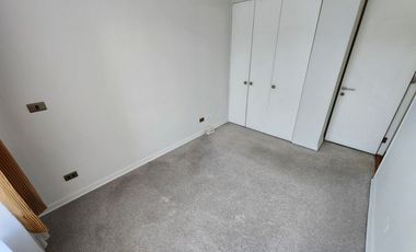 Arriendo departamento en Macul con 2 dormitorios, 1 baño, 2 estacionamientos y bodega, a pasos del metro Camino Agrícola, con áreas comunes completas