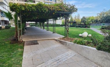 Arriendo departamento en Macul con 2 dormitorios, 1 baño, 2 estacionamientos y bodega, a pasos del metro Camino Agrícola, con áreas comunes completas