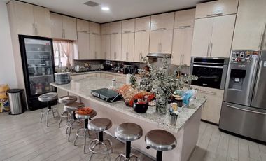 RESIDENCIA DE UNA PLANTA CON ALBERCA 3 MIN DEL PUENTE LIBRE