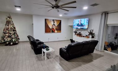 RESIDENCIA DE UNA PLANTA CON ALBERCA 3 MIN DEL PUENTE LIBRE