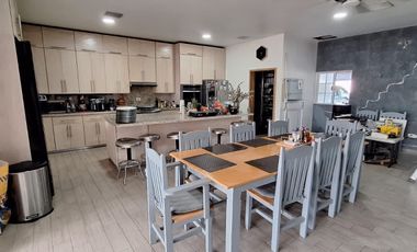 RESIDENCIA DE UNA PLANTA CON ALBERCA 3 MIN DEL PUENTE LIBRE