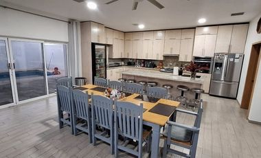 RESIDENCIA DE UNA PLANTA CON ALBERCA 3 MIN DEL PUENTE LIBRE