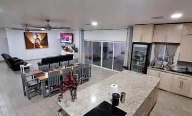 RESIDENCIA DE UNA PLANTA CON ALBERCA 3 MIN DEL PUENTE LIBRE