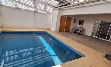 RESIDENCIA DE UNA PLANTA CON ALBERCA 3 MIN DEL PUENTE LIBRE