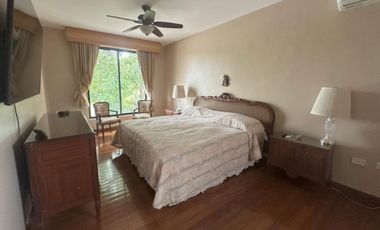 En venta linda casa ubicada en la Urb. Laguna Dorada