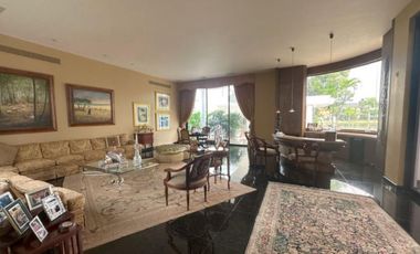 En venta linda casa ubicada en la Urb. Laguna Dorada