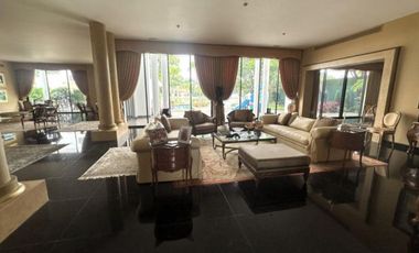 En venta linda casa ubicada en la Urb. Laguna Dorada