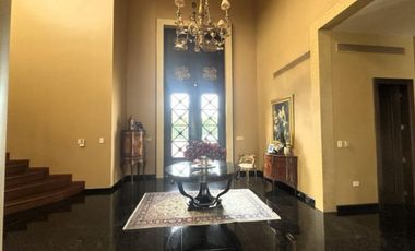 En venta linda casa ubicada en la Urb. Laguna Dorada