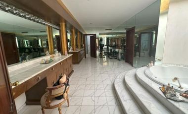 En venta linda casa ubicada en la Urb. Laguna Dorada