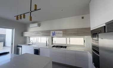 CASA EN RENTA VALLE DE CRISTAL ZONA SUR CARRETERA NACIONAL