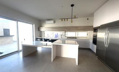 CASA EN RENTA VALLE DE CRISTAL ZONA SUR CARRETERA NACIONAL