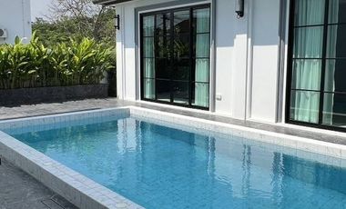 A luxury pool villa fully furnished with smart home system, prime location for sale in Rung Aroon