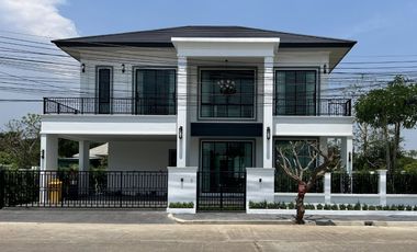 A luxury pool villa fully furnished with smart home system, prime location for sale in Rung Aroon