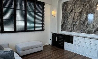 A luxury pool villa fully furnished with smart home system, prime location for sale in Rung Aroon