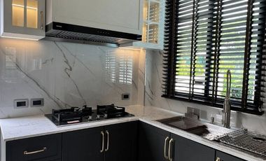 A luxury pool villa fully furnished with smart home system, prime location for sale in Rung Aroon