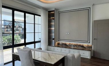 A luxury pool villa fully furnished with smart home system, prime location for sale in Rung Aroon