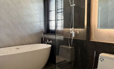 A luxury pool villa fully furnished with smart home system, prime location for sale in Rung Aroon
