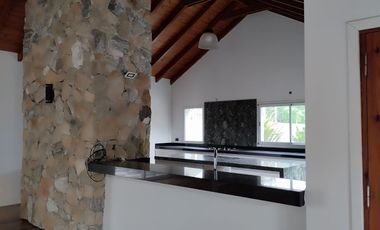 Casa En Las Sierras De Cordoba, Inmejorable Calidad De Construcción Y Distribucion De Ambientes