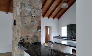Casa En Las Sierras De Cordoba, Inmejorable Calidad De Construcción Y Distribucion De Ambientes