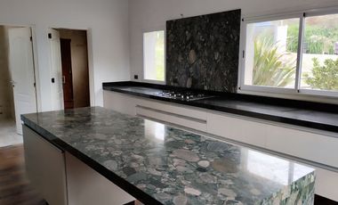 Casa En Las Sierras De Cordoba, Inmejorable Calidad De Construcción Y Distribucion De Ambientes
