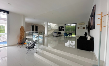 casa muy amplia en condominio en Restrepo