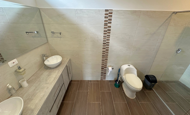 casa muy amplia en condominio en Restrepo