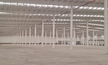 Nave industrial en renta dentro de parque Zona El Salto
