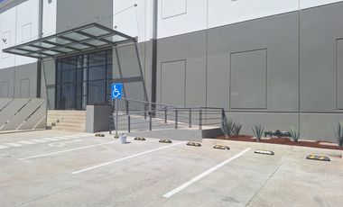 Nave industrial en renta dentro de parque Zona El Salto