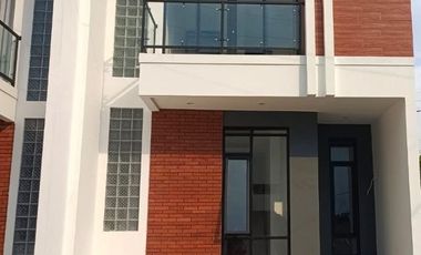 Rumah Vil Cihanjuang, Baru 2 LANTAI Murah Mewah New Dkt Kota Cimahi Utara, Bandung Barat Jual Dijual