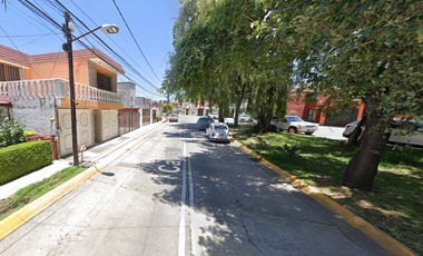 Casa en Venta. Valle Dorado, Tlalnepantla de Baz, EDOMEX. Remate Hipotecario.