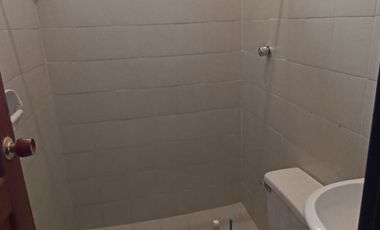 ARRIENDO CASA  SEGUNDO PISO  BARRIO  PORVENIR