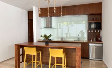 CASA EN VENTA, EN SENDEROS MAYAKOBA, CON ACABADOS DE LUJO, 3 REC Y AMPLIO JARDIN CON ALBERCA