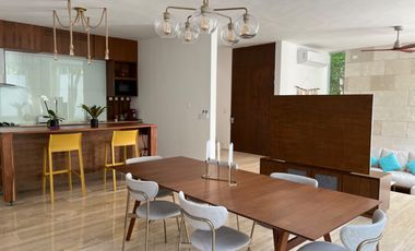 CASA EN VENTA, EN SENDEROS MAYAKOBA, CON ACABADOS DE LUJO, 3 REC Y AMPLIO JARDIN CON ALBERCA