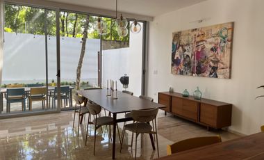 CASA EN VENTA, EN SENDEROS MAYAKOBA, CON ACABADOS DE LUJO, 3 REC Y AMPLIO JARDIN CON ALBERCA