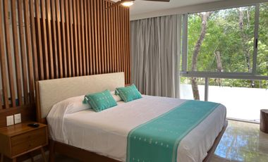 CASA EN VENTA, EN SENDEROS MAYAKOBA, CON ACABADOS DE LUJO, 3 REC Y AMPLIO JARDIN CON ALBERCA
