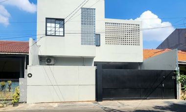 Rumah modern siap huni di komplek duren sawit Jakarta timur