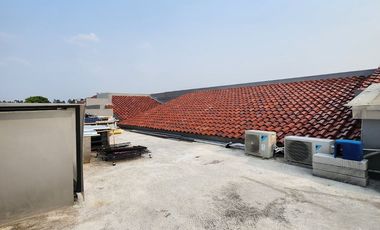 Rumah modern siap huni di komplek duren sawit Jakarta timur