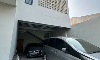 Rumah modern siap huni di komplek duren sawit Jakarta timur