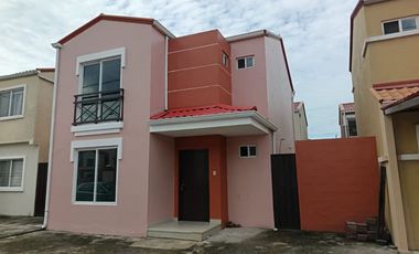 Alquiler de casa en Urbanización La Perla, 4 dormitorios.