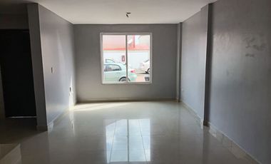 Alquiler de casa en Urbanización La Perla, 4 dormitorios.