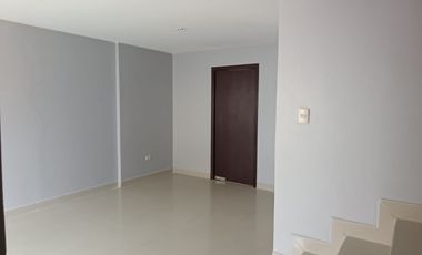 Alquiler de casa en Urbanización La Perla, 4 dormitorios.